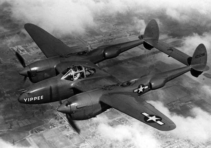 P-38 Lightning.jpg (203 KB)